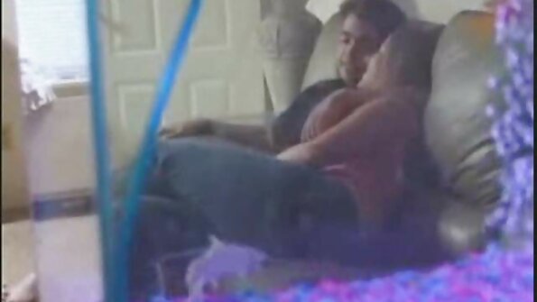 เพื่อนที่มีเสน่ห์มีเซ็กส์กับเพื่อนเท่ของลูกสาว